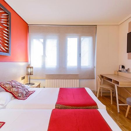 Hostal Rodas Памплона Экстерьер фото