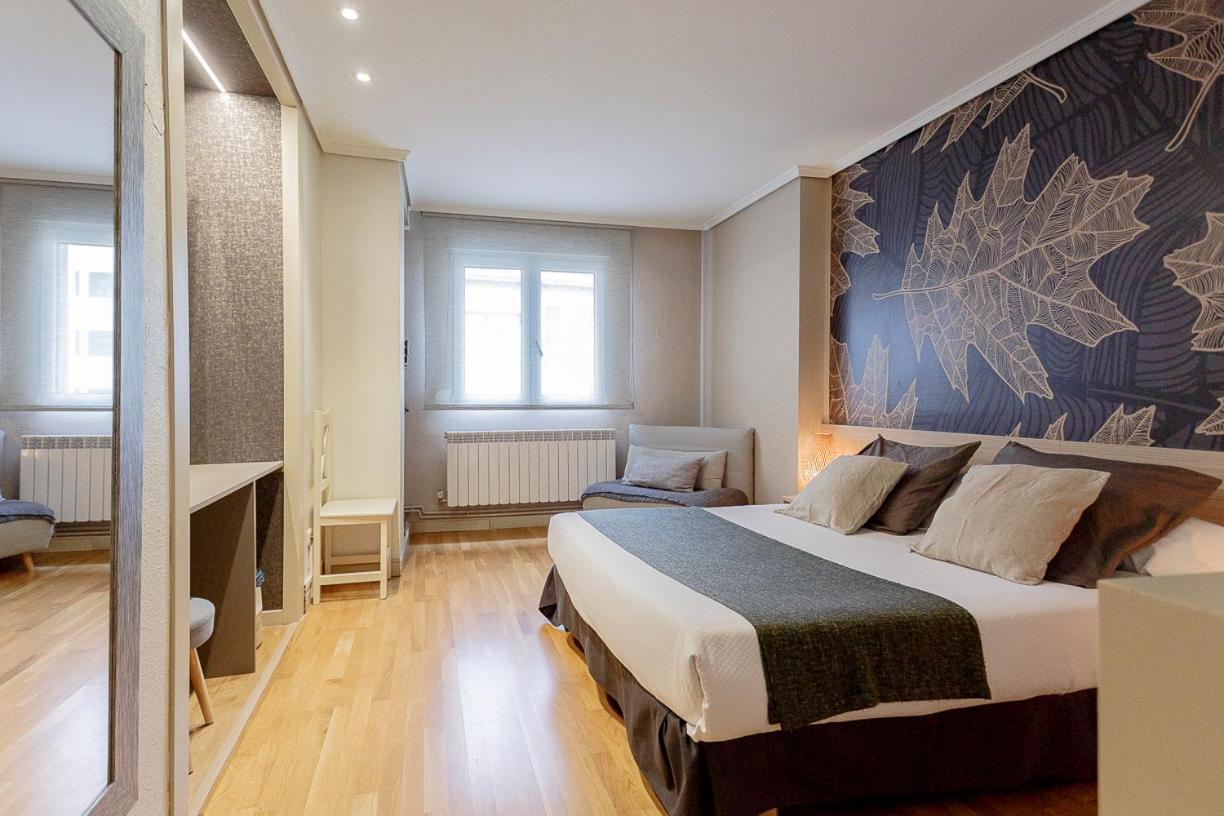 Hostal Rodas Памплона Экстерьер фото