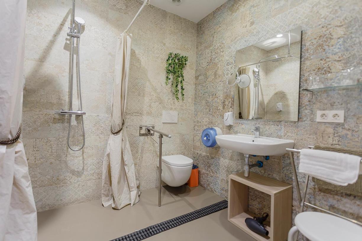 Hostal Rodas Памплона Экстерьер фото