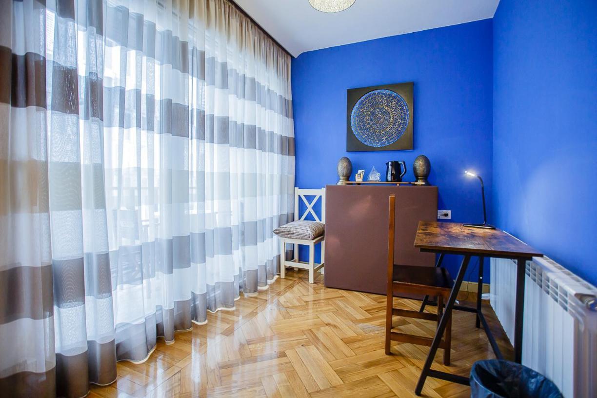 Hostal Rodas Памплона Экстерьер фото