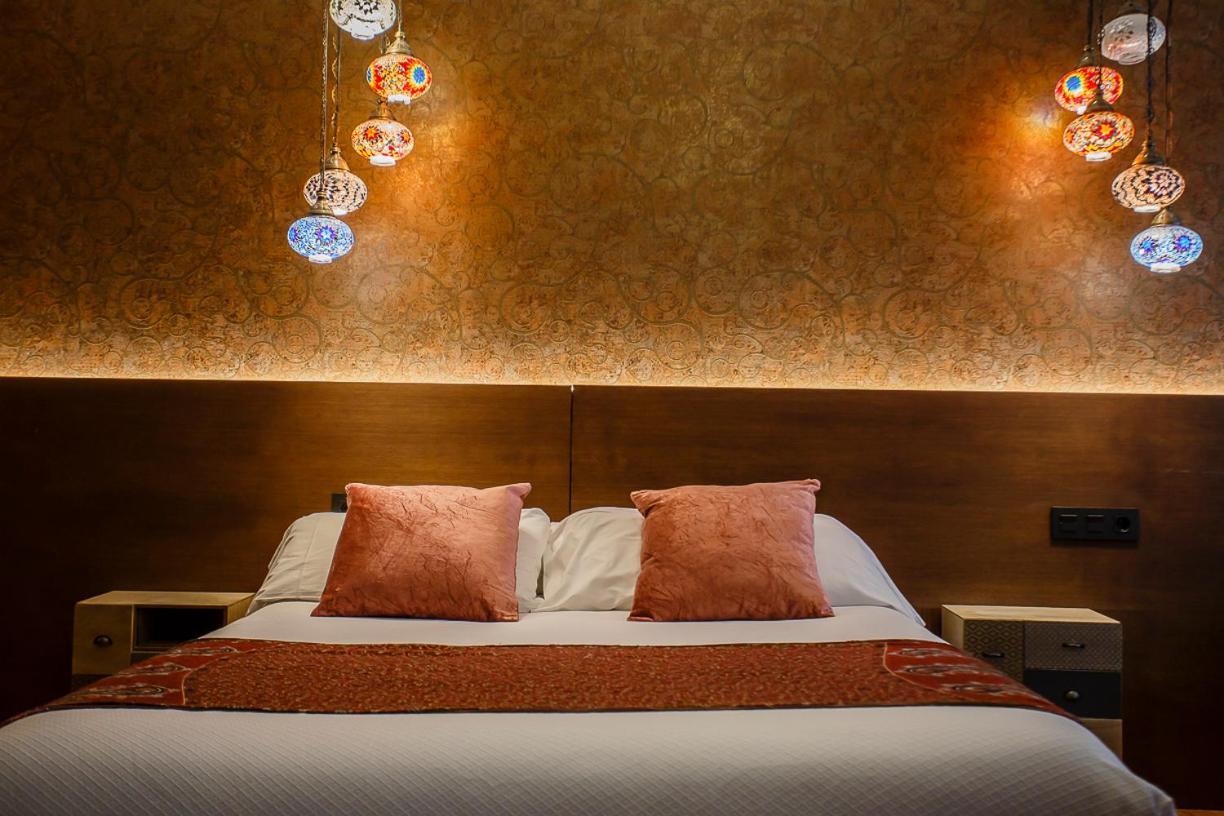 Hostal Rodas Памплона Экстерьер фото