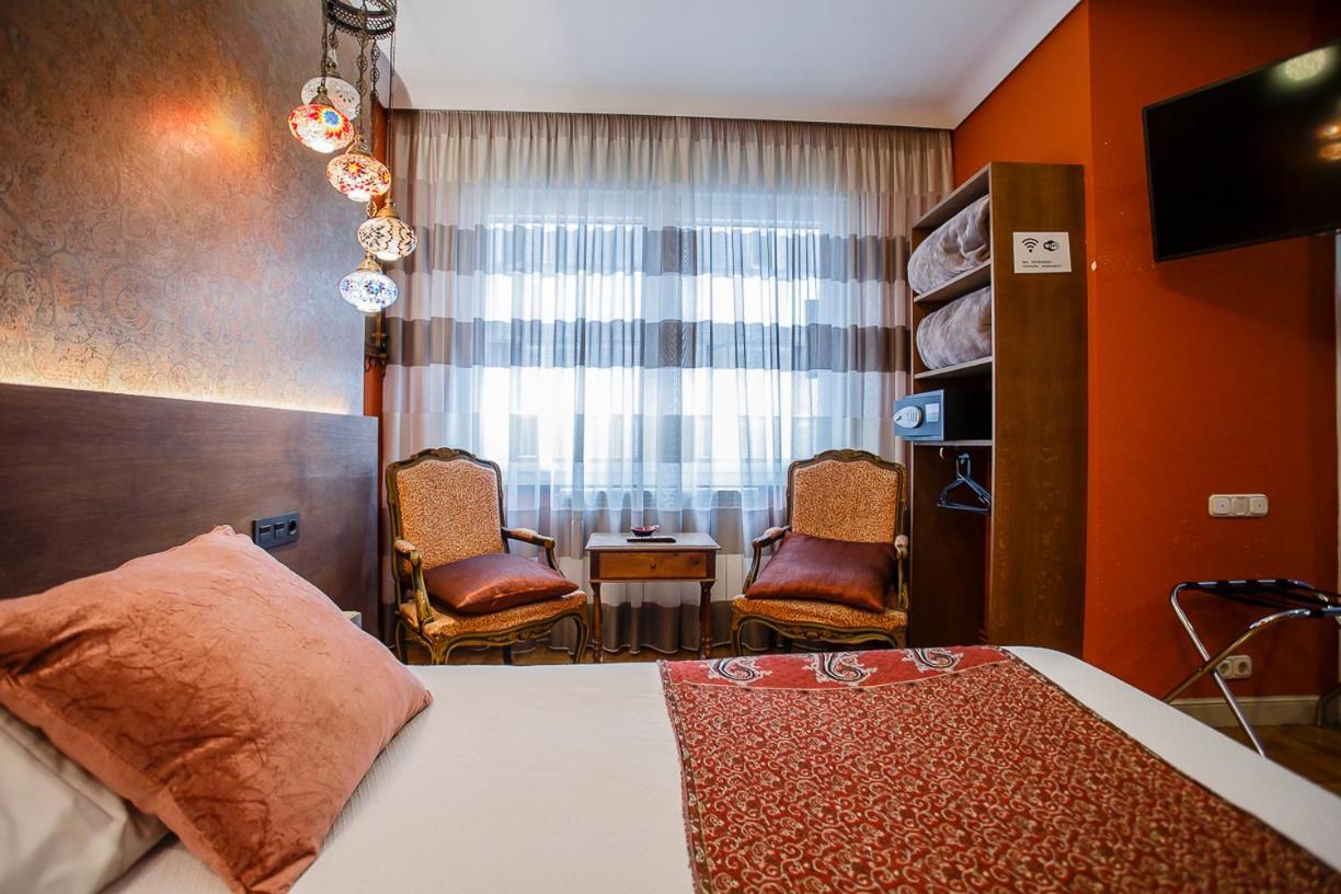 Hostal Rodas Памплона Экстерьер фото