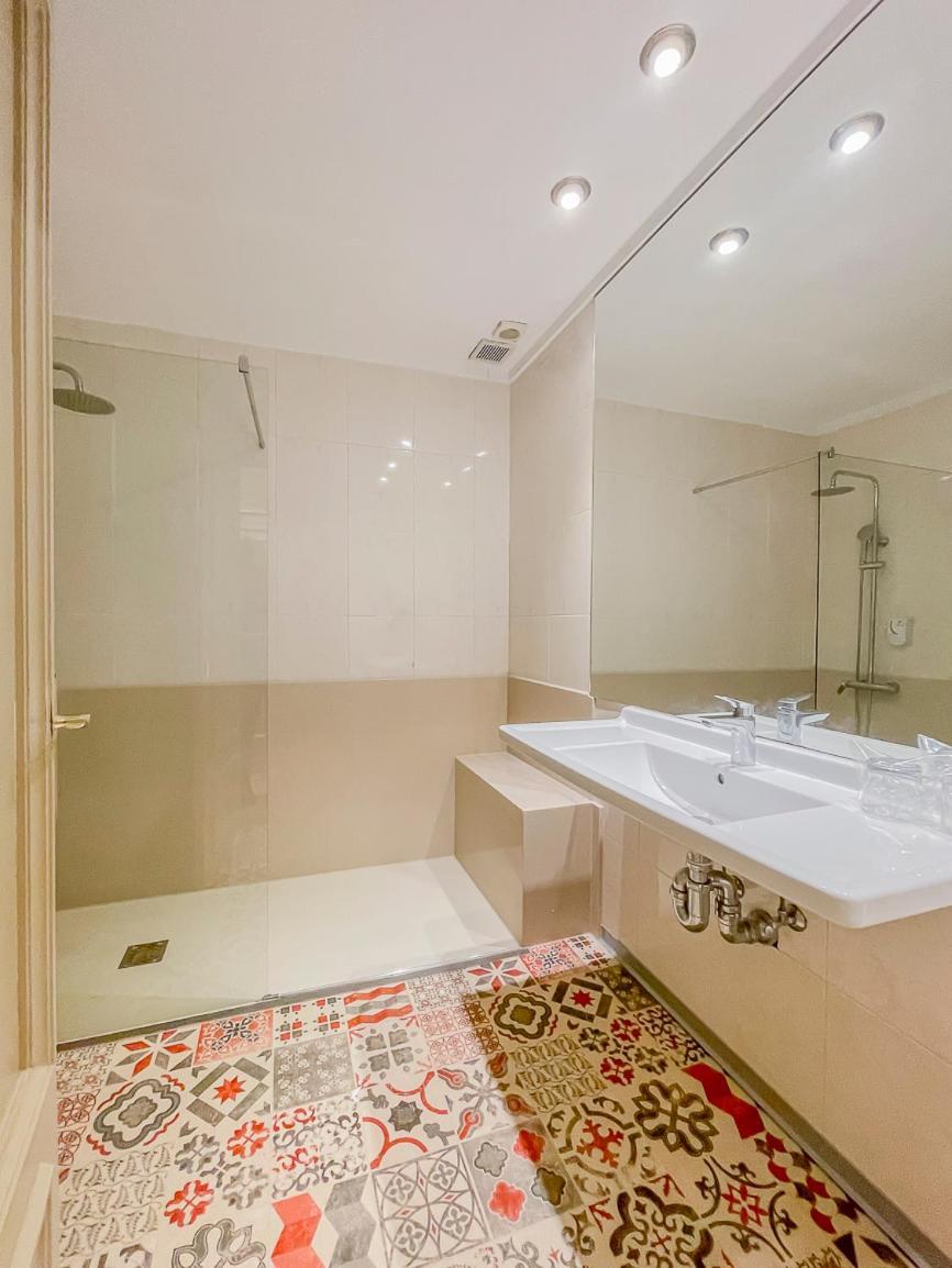 Hostal Rodas Памплона Экстерьер фото