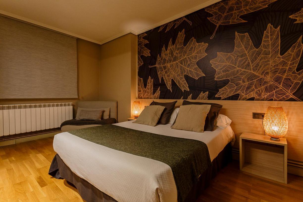 Hostal Rodas Памплона Экстерьер фото