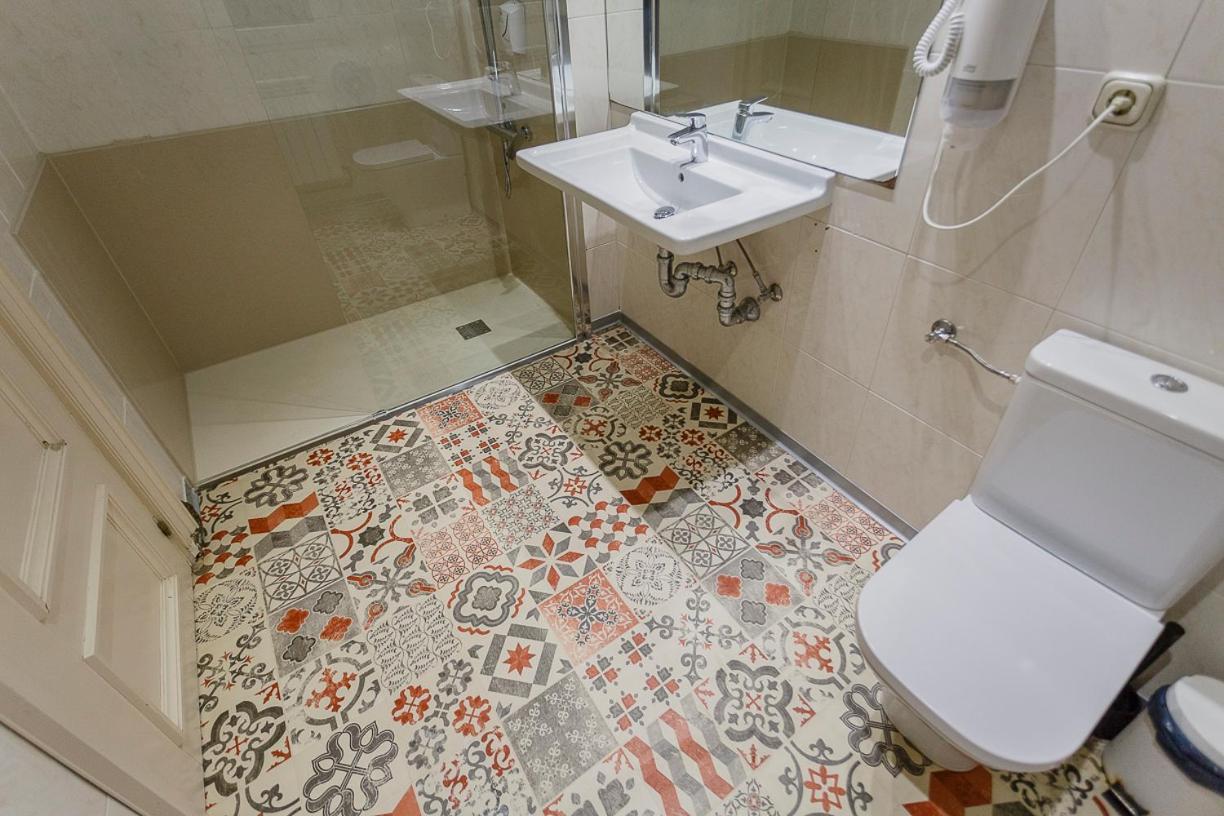 Hostal Rodas Памплона Экстерьер фото