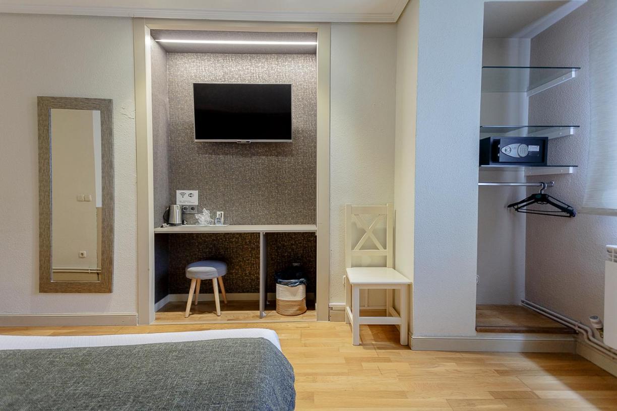 Hostal Rodas Памплона Экстерьер фото