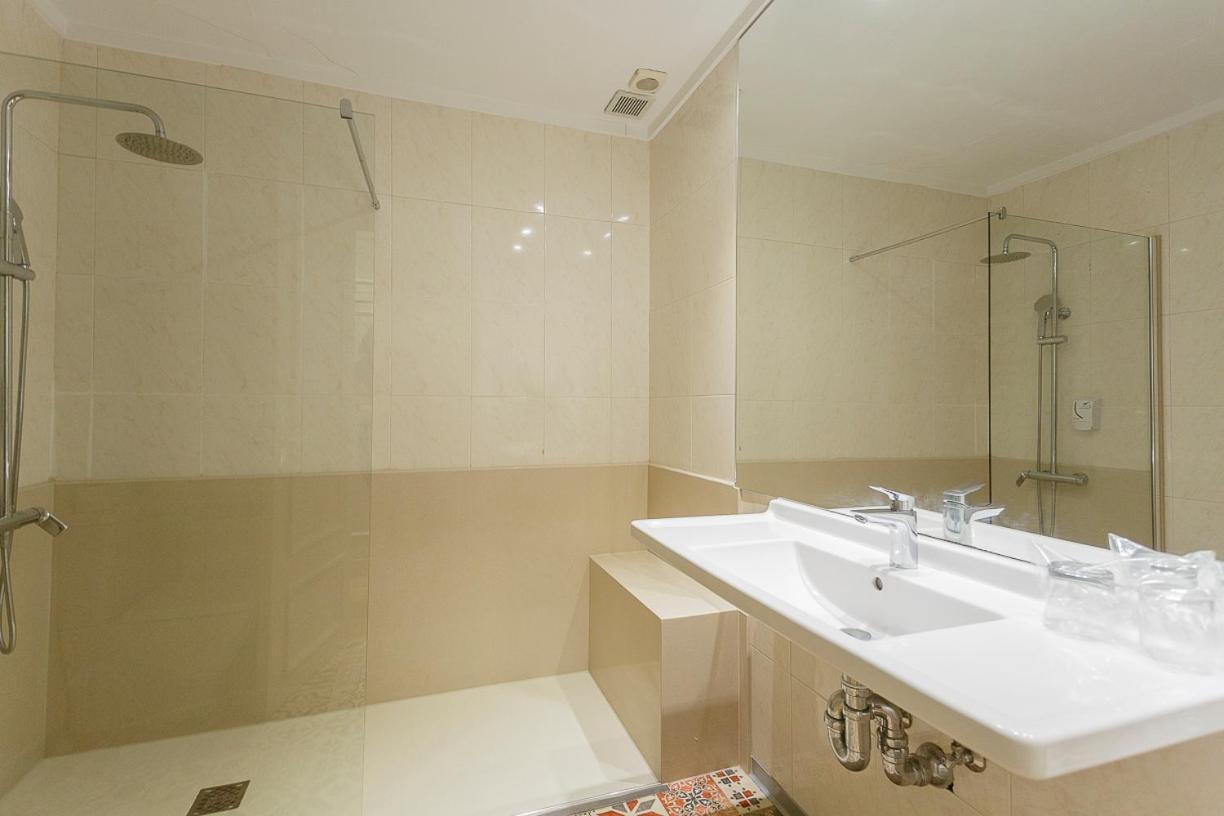 Hostal Rodas Памплона Экстерьер фото