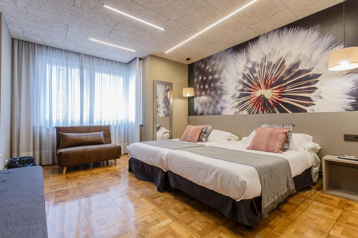 Hostal Rodas Памплона Экстерьер фото